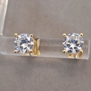Diamond stud earrings